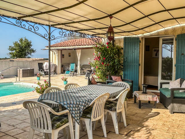 Villa de plain pied avec dépendances d'environ 80 m2 — photo du bien