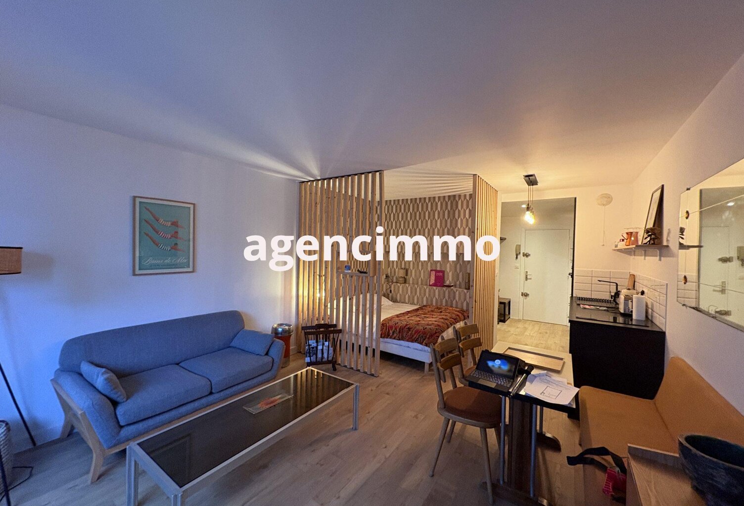 TRES BEAU STUDIO ENTIEREMENT RÉNOVÉ — photo 1