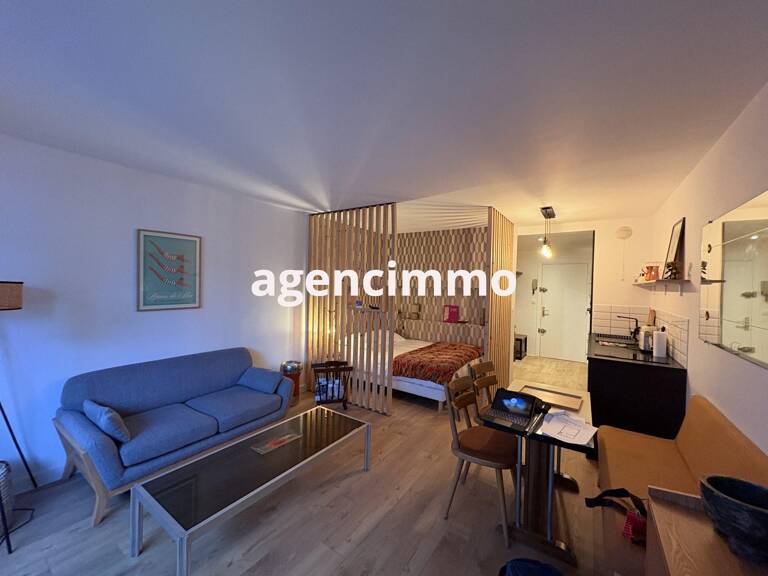 TRES BEAU STUDIO ENTIEREMENT RÉNOVÉ — photo 1