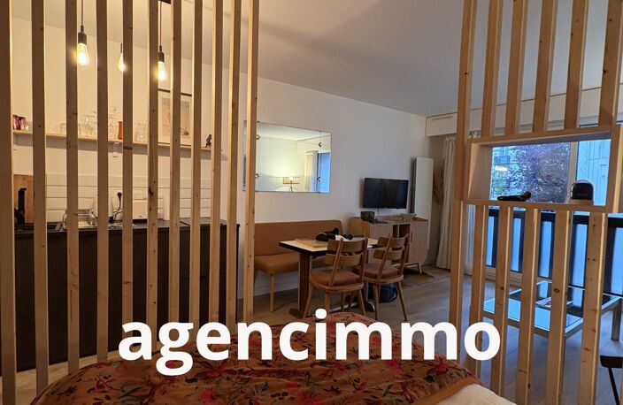 TRES BEAU STUDIO ENTIEREMENT RÉNOVÉ — photo 2