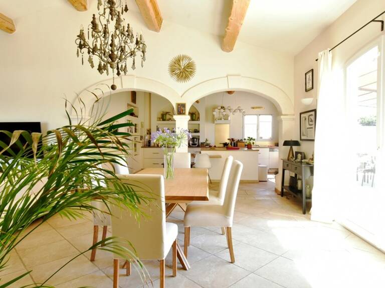 Maison à vendre 5 pièces FONTVIEILLE (13) — photo 1