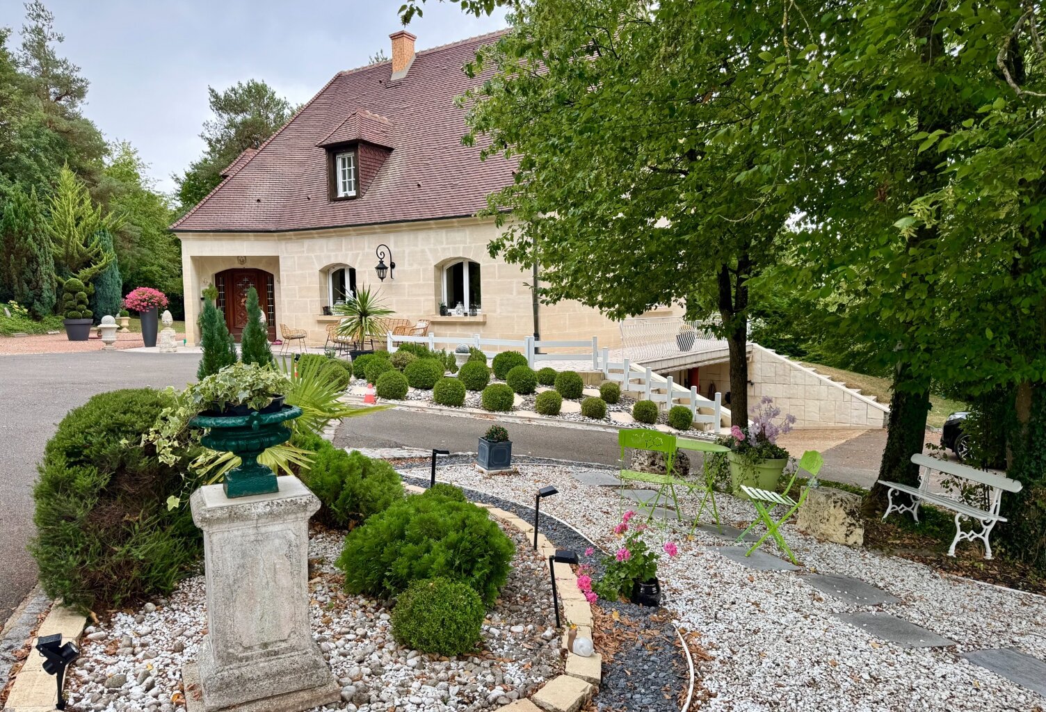 TROISSEREUX maison de 296 m² - Terrain de 6 000 m² — photo 1