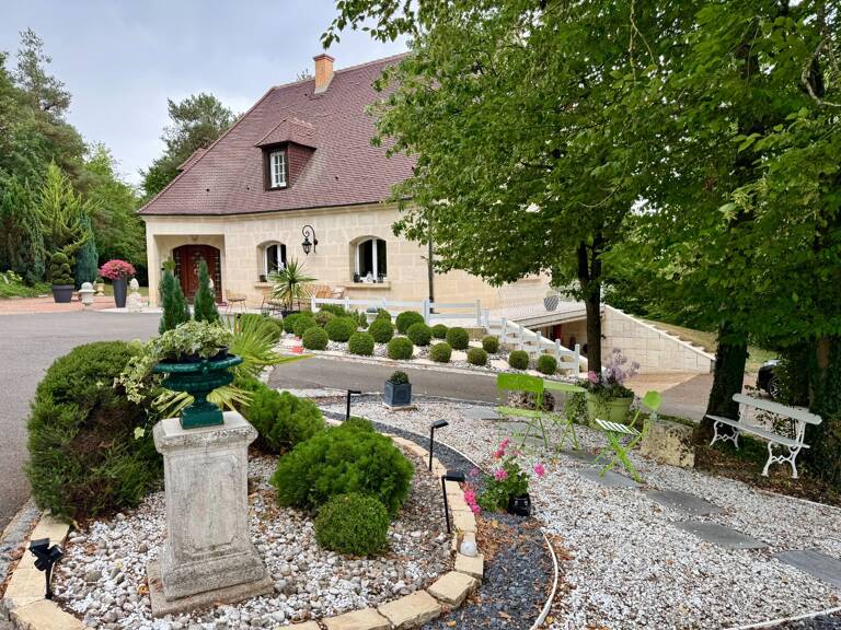 TROISSEREUX maison de 296 m² - Terrain de 6 000 m² — photo 1