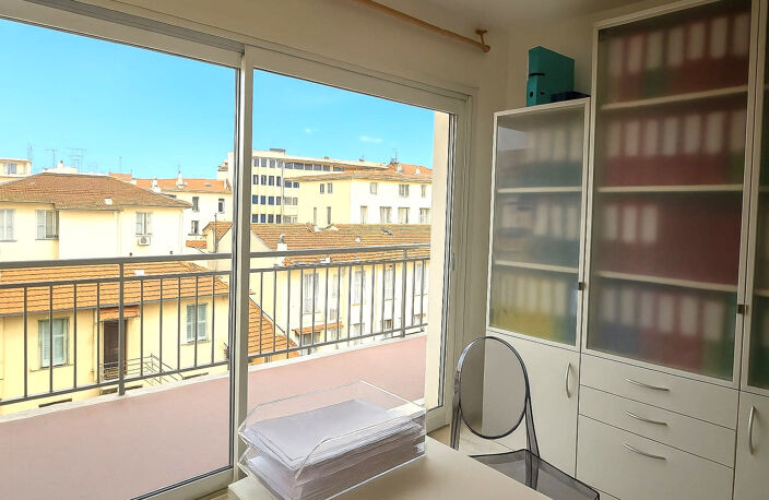 ROQUEBRUNE CAP MARTIN (CENTRE) T3 + TERRASSES + PARKING — photo 3