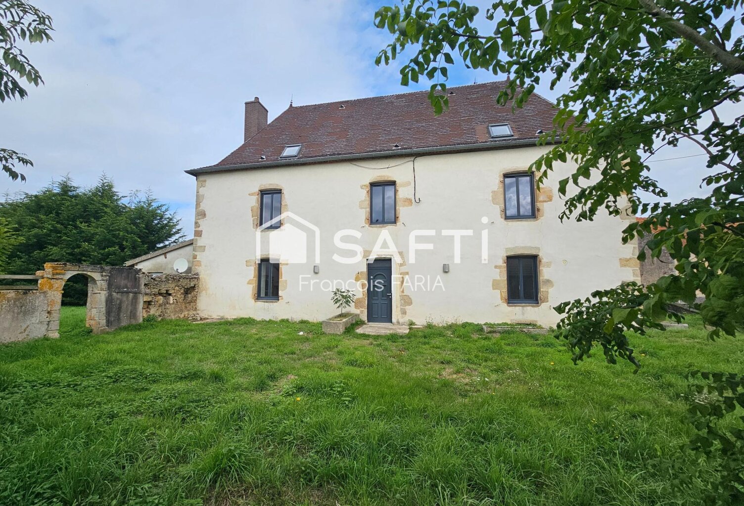 Maison 8 pièces 6 chambres avec terrain- (71230) — photo 1