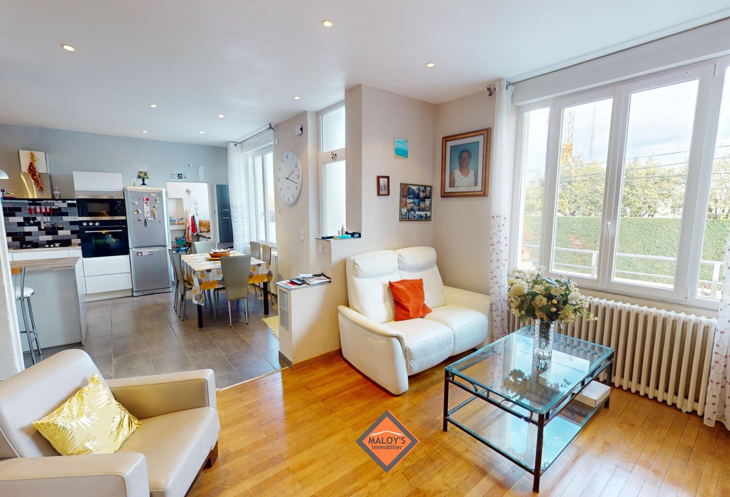RARE! Maison sans travaux! 5 Chambres, 425m² de terrain! 200m² sol. — photo 1