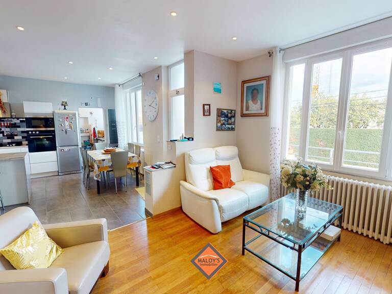 RARE! Maison sans travaux! 5 Chambres, 425m² de terrain! 200m² sol. — photo 1