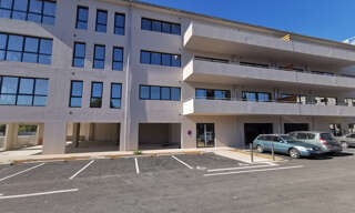 Bureau  182 m² à louer à Aubagne (13400)