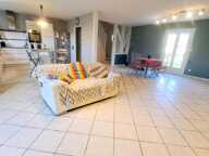 Propriété 4 chambres possibilité 5 avec piscine chauffée et espace patio. — photo 3