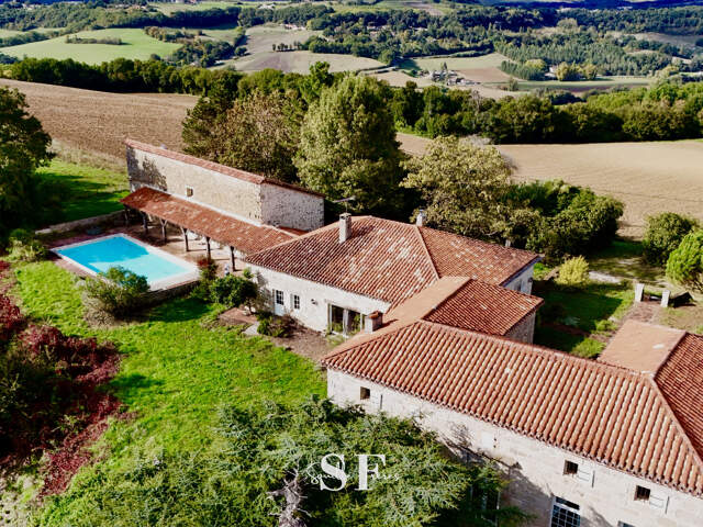 AUX PORTES D'AGEN - ENSEMBLE IMMOBILIER EN PIERRES AVEC VUE PANORAMIQUE — photo du bien