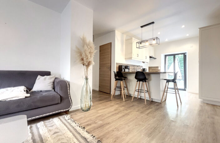 Aix-les-Bains, proche sierroz, ensemble immobilier composé d'un type 3 rénové, une maisonnette et local à aménager. — photo 2