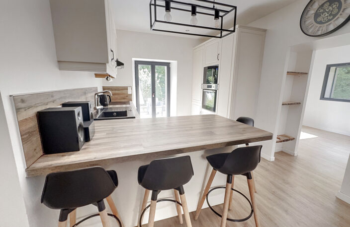 Aix-les-Bains, proche sierroz, ensemble immobilier composé d'un type 3 rénové, une maisonnette et local à aménager. — photo 3
