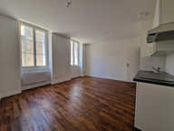 POITIERS, Studio de 25m2 rénové entièrement — photo 2