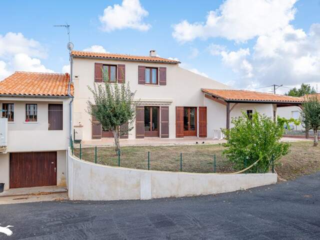 Villa de 9 pièces principales — photo du bien