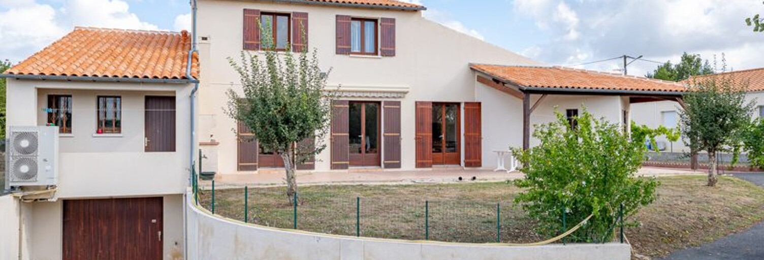 Maison 9 Pièces 230 m² à vendre à Tesson (17460)