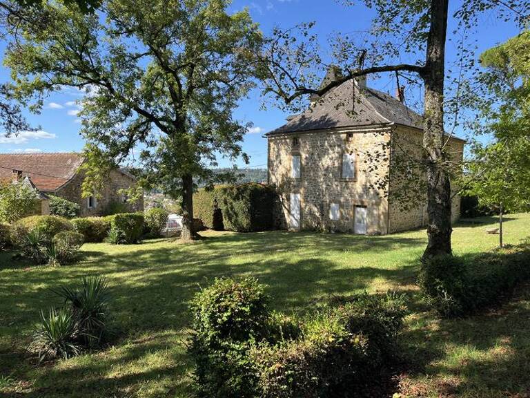 Maison en pierre de 16 pièces principales — photo 1