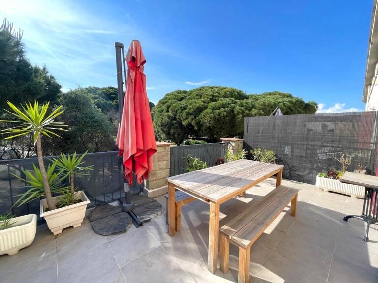 Centre-ville – Appartement rénové avec terrasse de 20m² — photo 1