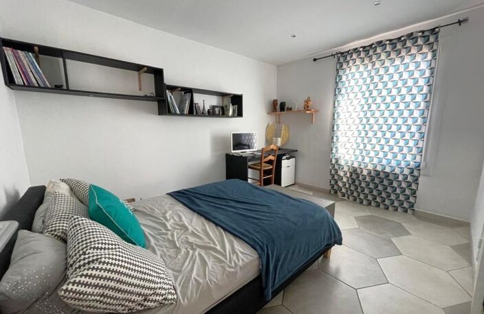 Centre-ville – Appartement rénové avec terrasse de 20m² — photo 4