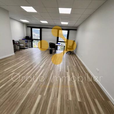 Bureau 1 pièces 900 €