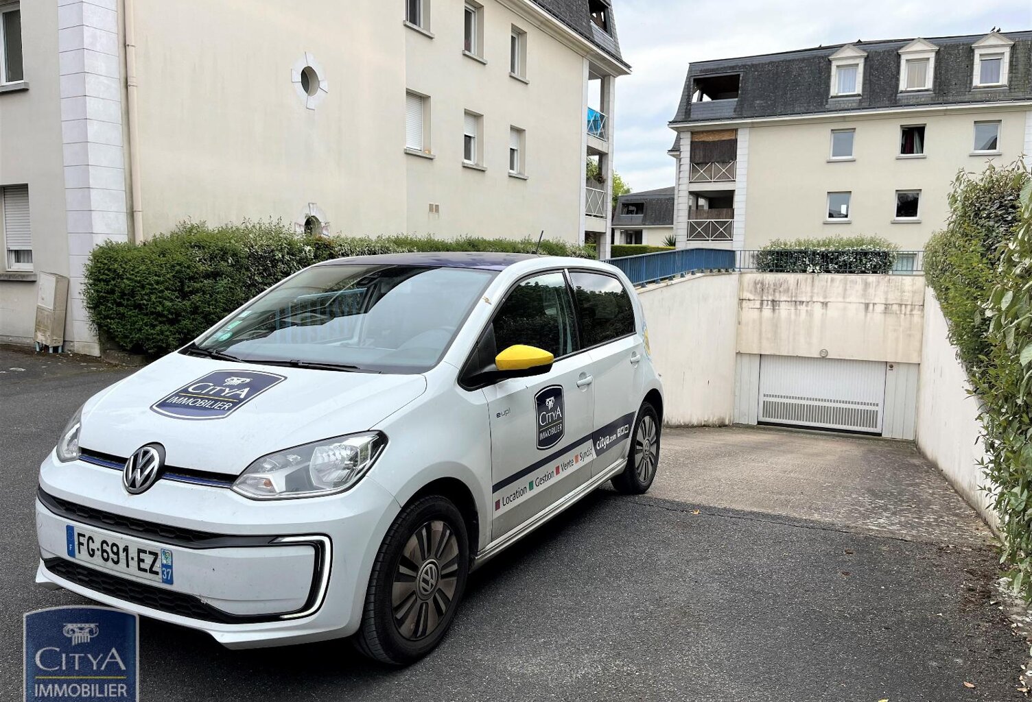 Location garage   à Saint-Cyr-sur-Loire (37540) — photo 1