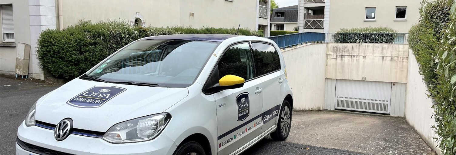 Garage   m² à louer à Saint-Cyr-sur-Loire (37540)