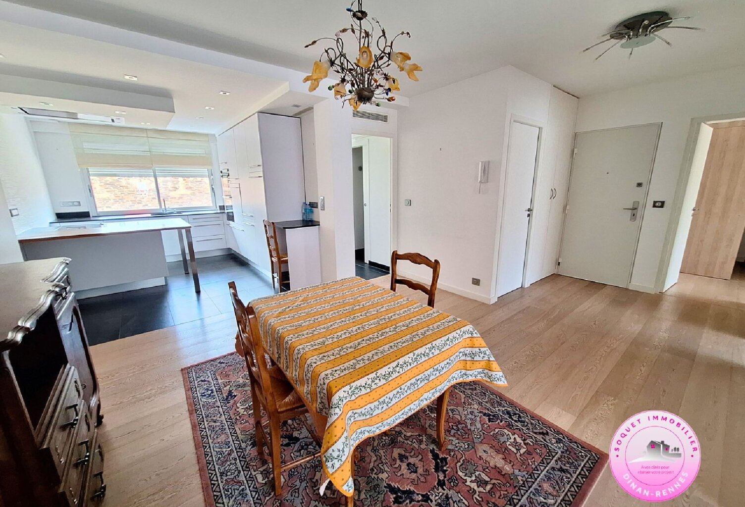SOQUET IMMOBILIER RENNES - A VENDRE APPARTEMENT RENOVE HYPERCENTRE AVEC ASCENSEUR ET STATIONNEMENT PRIVATIF - SECTEUR RENNES CENTRE VILLE/LES HALLES — photo 1