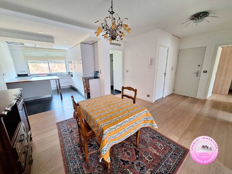 SOQUET IMMOBILIER RENNES - A VENDRE APPARTEMENT RENOVE HYPERCENTRE AVEC ASCENSEUR ET STATIONNEMENT PRIVATIF - SECTEUR RENNES CENTRE VILLE/LES HALLES — photo 1