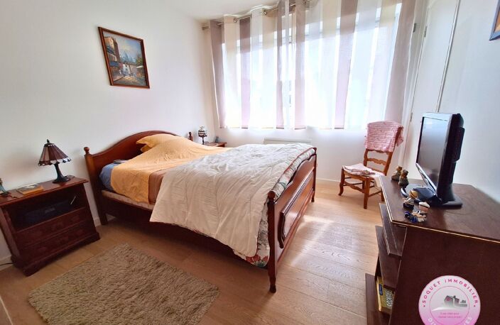 SOQUET IMMOBILIER RENNES - A VENDRE APPARTEMENT RENOVE HYPERCENTRE AVEC ASCENSEUR ET STATIONNEMENT PRIVATIF - SECTEUR RENNES CENTRE VILLE/LES HALLES — photo 5