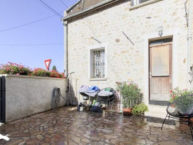 Maison en pierre de 4 pièces principales — photo du bien