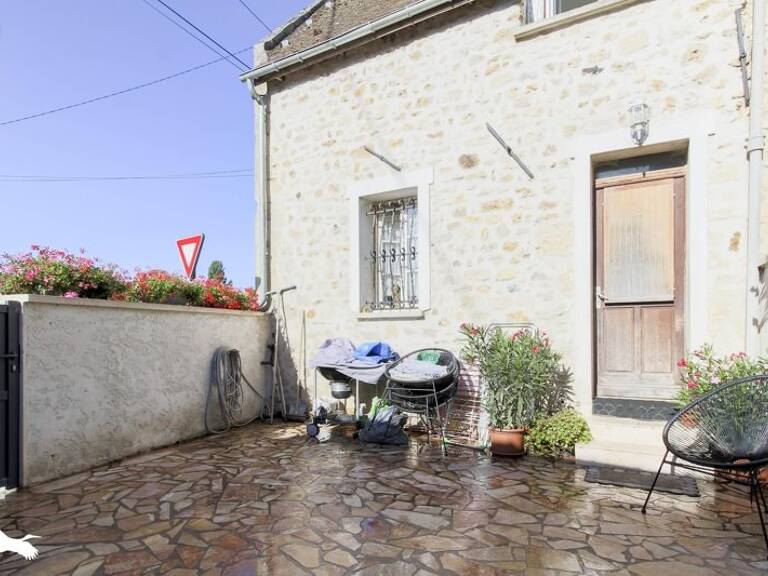 Maison en pierre de 4 pièces principales — photo 1