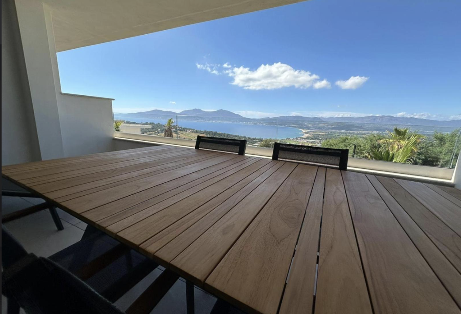 Appartement GRAND T2 avec terrasse vue panoramique — photo 1
