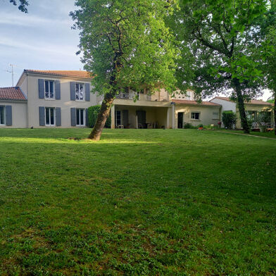 Maison 30 pièces 1240200 €