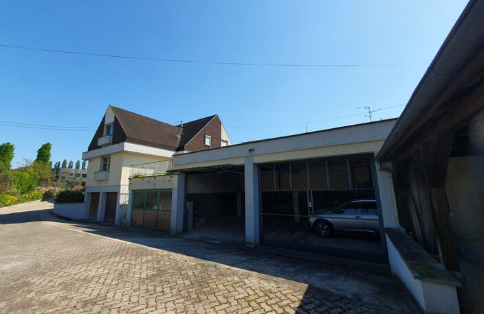 Quartier résidentiel au calme, maison d'architecte à rénover, 173 m², annexes 424 m² dont atelier et stockage, terrain 15 ares, Beaucoup de potentiel ! — photo 3