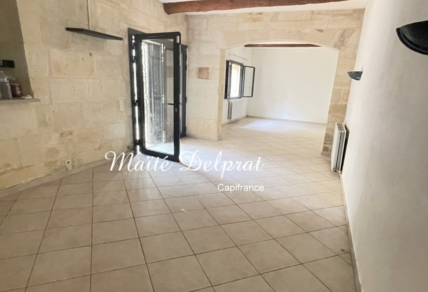 Maison de village rénovée avec terrasses et stationnement – Beaucaire centre — photo 1
