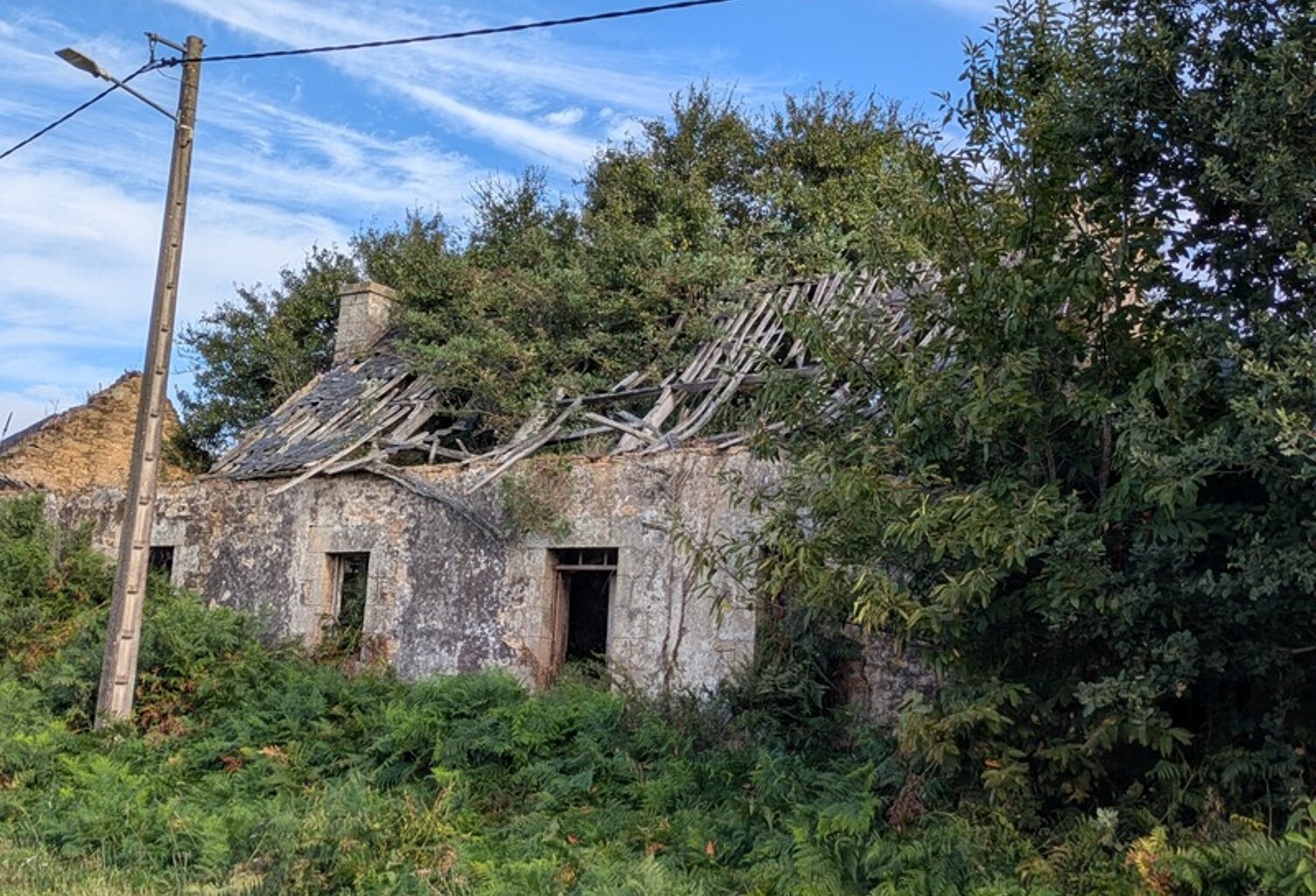 CLEGUEREC LONGERE A RENOVER INTEGRALEMENT PARCELLE DE 1899M² — photo 1
