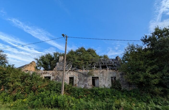 CLEGUEREC LONGERE A RENOVER INTEGRALEMENT PARCELLE DE 1899M² — photo 2