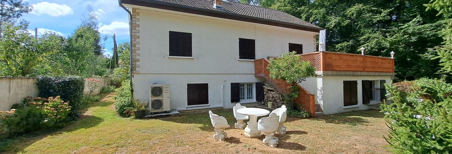 Maison 9 Pièces 215 m² à vendre à Le Mesnil-Saint-Denis (78320)