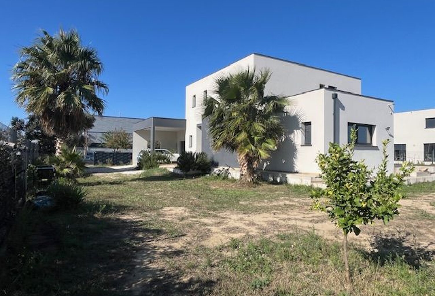 Villa 4 FACES SUR UN TERRAIN DE 1060M² — photo 1