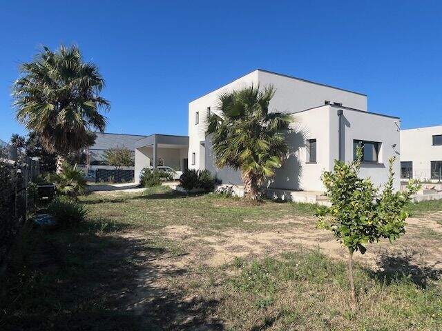 Villa 4 FACES SUR UN TERRAIN DE 1060M² — photo du bien