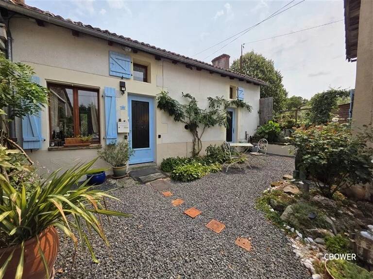 À vendre - Maison avec annexe - Adriers - Vienne — photo 1