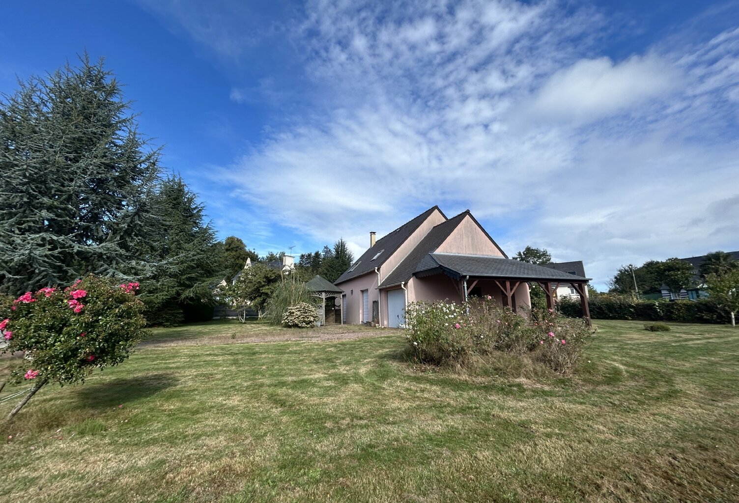 A VENDRE - SOQUET IMMOBILIER - MAISON FAMILIALE - LANGOURLA - — photo 1