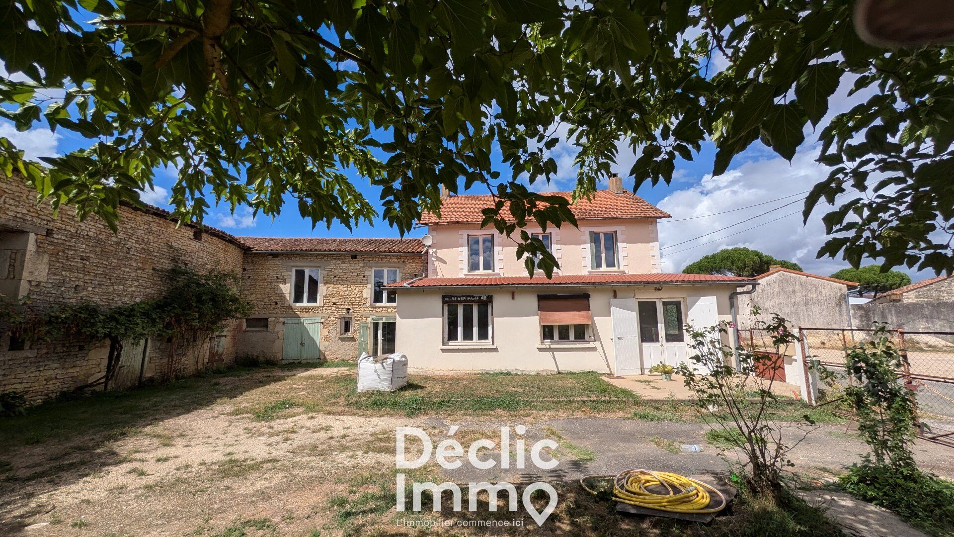 Maison de Village   T5 à vendre Voulême 86400