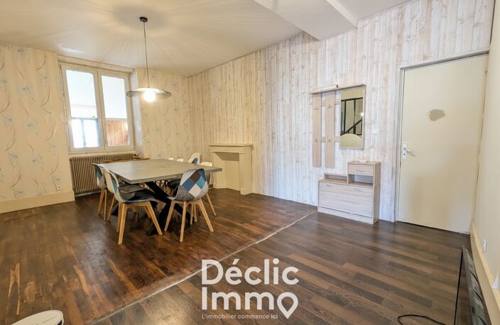 Maison familiale avec jardin et dépendances  entre Civray et Ruffec — photo 3