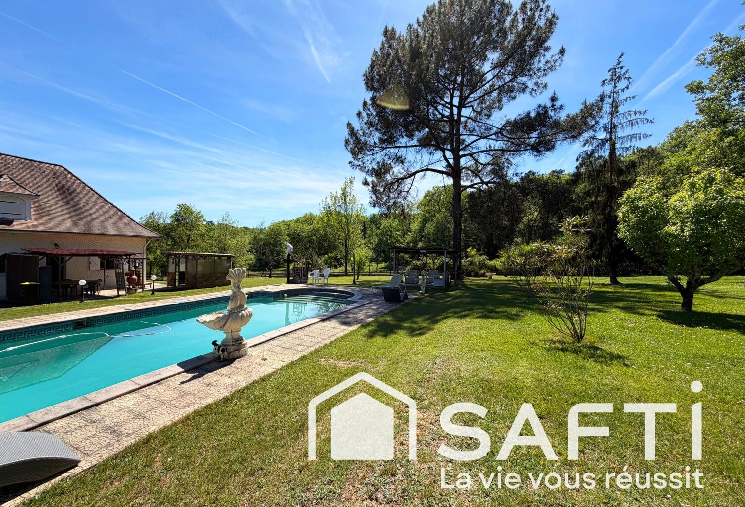 Maison de 235m² avec parc de 11880m² et piscine — photo 1