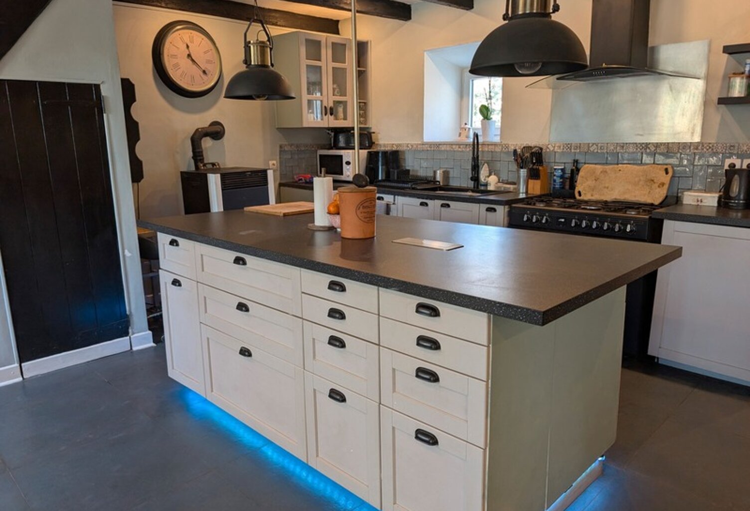Maison 2 chambres au calme à Locarn(22) avec garage, grand jardin et dépendances dont un gîte rénové pour revenus supplémentaires — photo 1