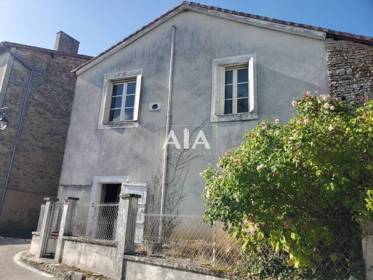 Maison de village à Nanteuil en Vallée — photo 1