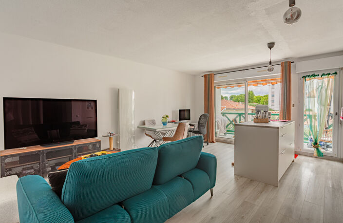 IMPECCABLE T2 avec CAVE  et TERRASSE AU CINQ CANTONS — photo 2