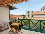 IMPECCABLE T2 avec CAVE  et TERRASSE GARAGE AU CINQ CANTONS — photo 3