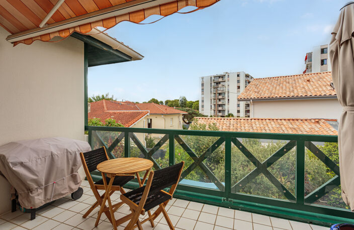 IMPECCABLE T2 avec CAVE  et TERRASSE AU CINQ CANTONS — photo 3