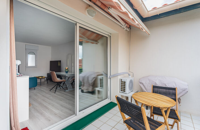 IMPECCABLE T2 avec CAVE  et TERRASSE AU CINQ CANTONS — photo 4